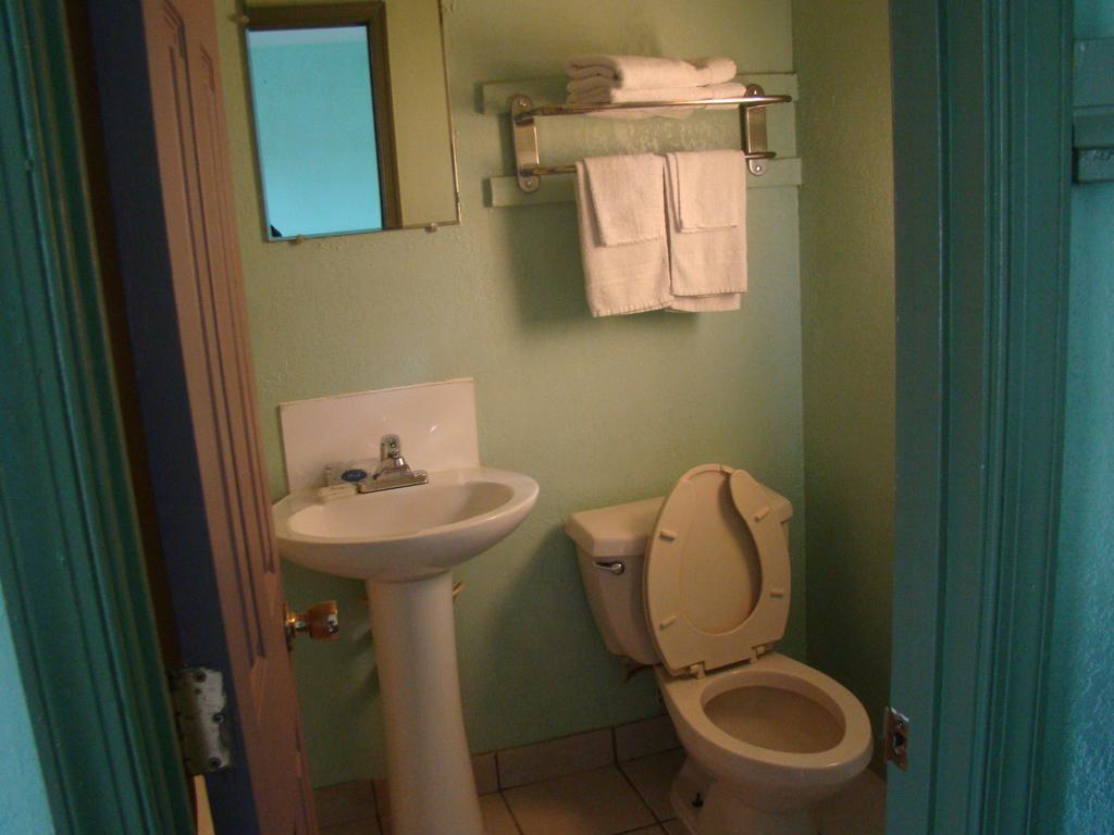 Budget Inn Mount Airy Стая снимка