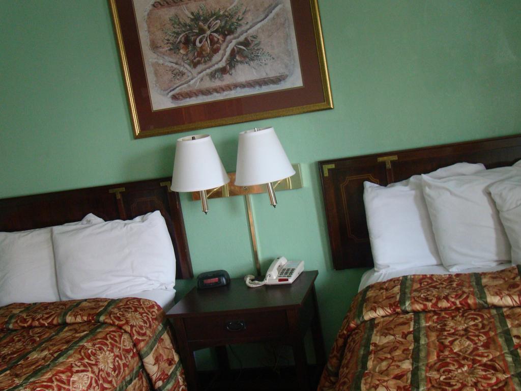 Budget Inn Mount Airy Стая снимка