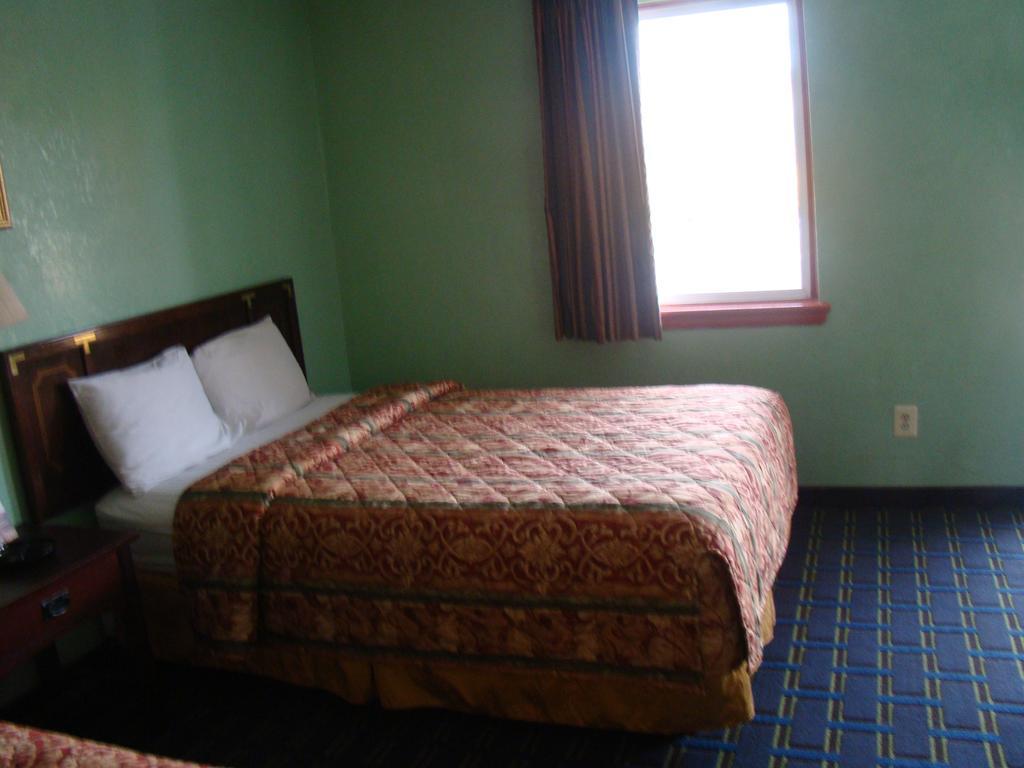 Budget Inn Mount Airy Стая снимка