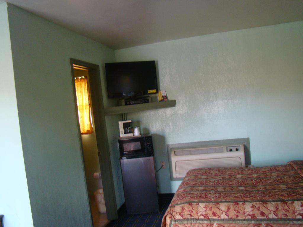 Budget Inn Mount Airy Екстериор снимка